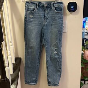 Stylish Distressed Blue Women's Cropped Jeans